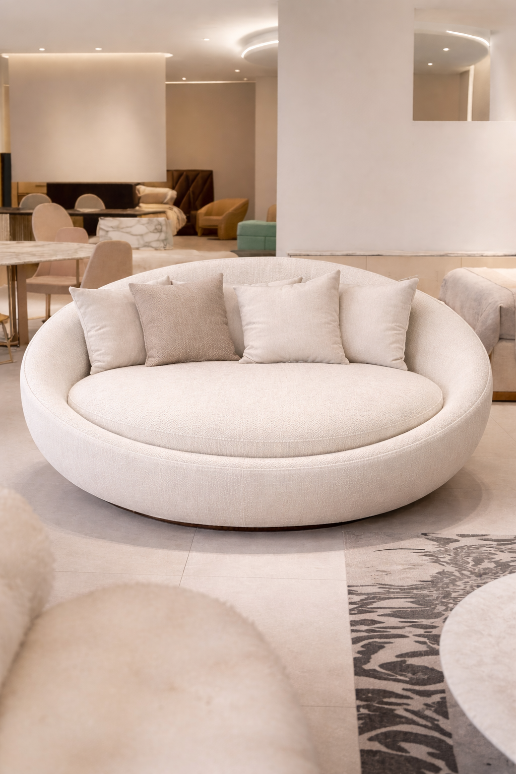 Órbita® SHOPFLIX — El centro de atención en cualquier sala.